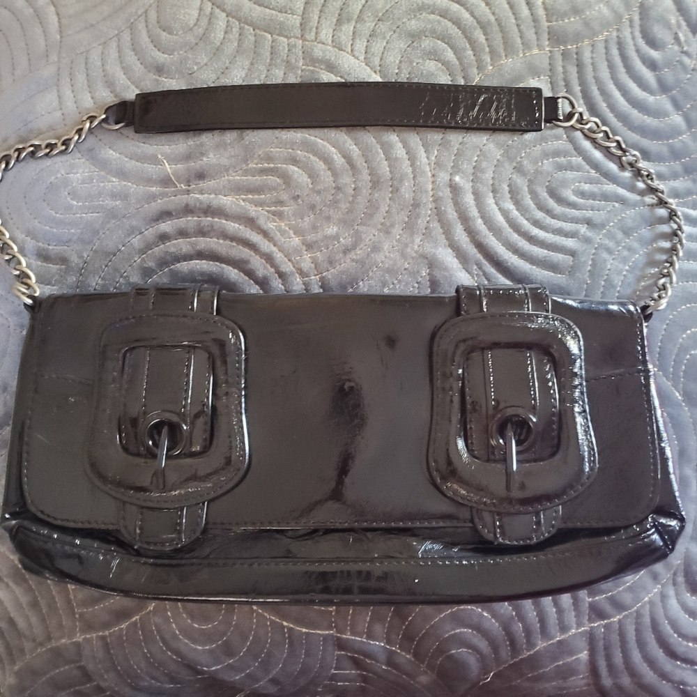 Black Clutch w/chain strap and bucket detail